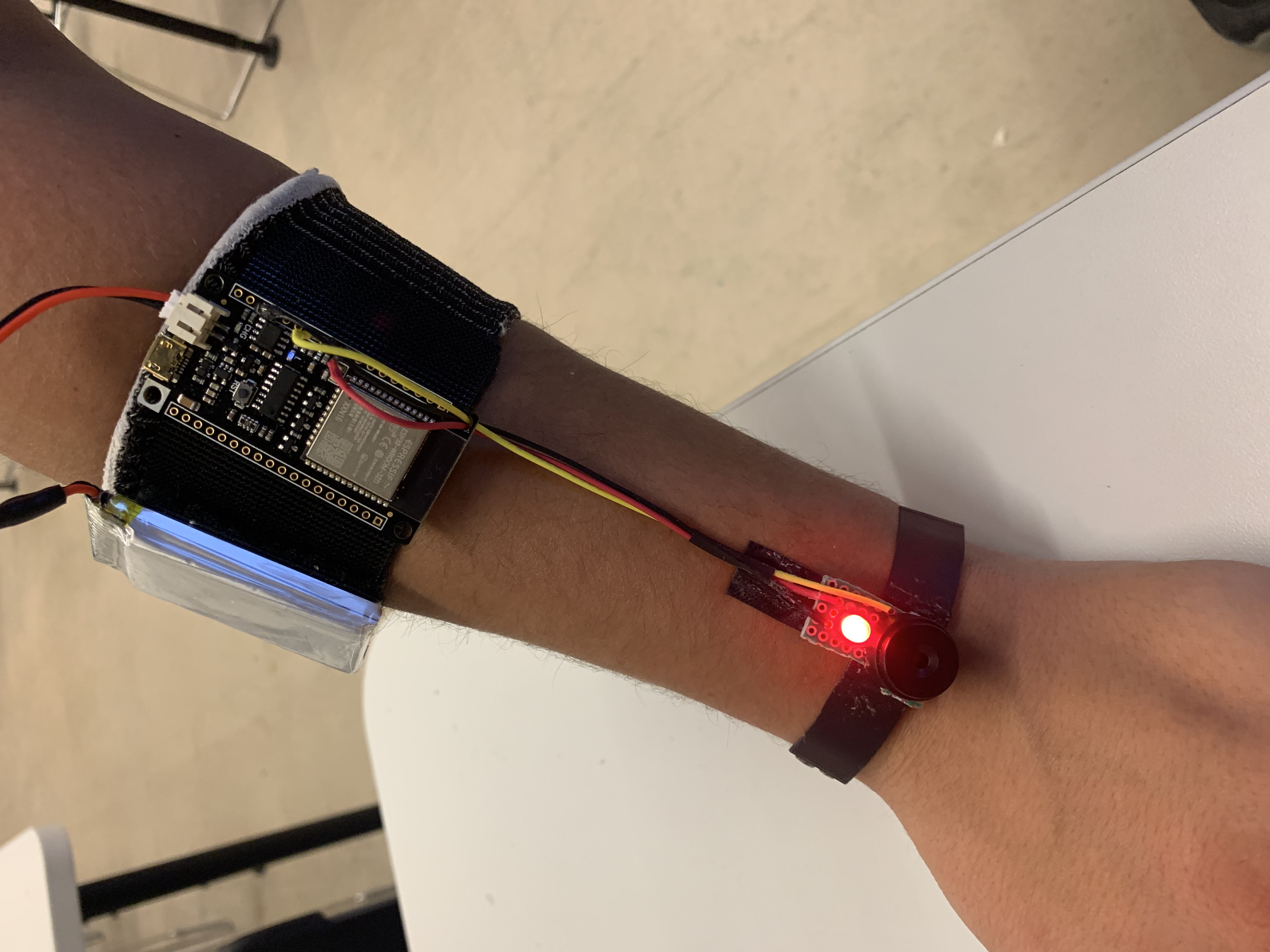 PresentPro IoT wrist wearable with ESP32 and haptic feedback